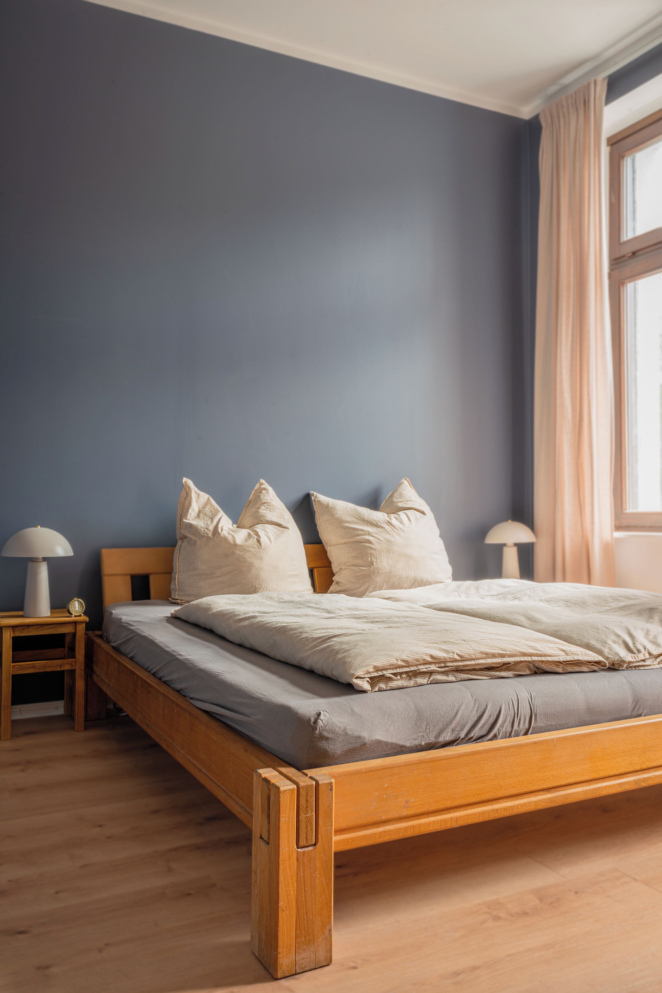 WiFi, bed sheets