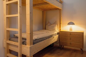 WiFi, bed sheets - Spacious design apartment near the Estrel Hotel (Berlin)