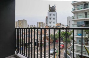 Apartment - w Engaging 2BR Retreat w Balcony in Miraflores (Lima)