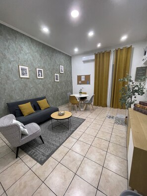 Living area - Cozy apartment a 5-minute walk from the heart of the historic center (Napoli)