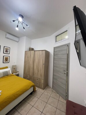 Room - Cozy apartment a 5-minute walk from the heart of the historic center (Napoli)