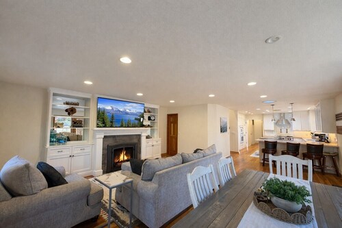 NEW property Private Skyland Beach,Modern Zephyr Cove Retreat,Hot Tub(ZC1034)