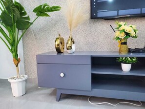 Comfort tweepersoonskamer, balkon, uitzicht op meer | Interieur