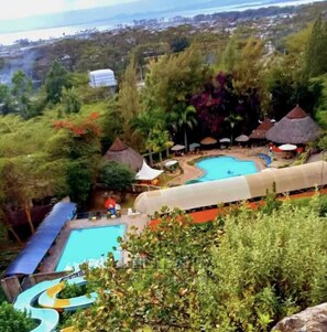 Comfort tweepersoonskamer, balkon, uitzicht op meer | Zwembad