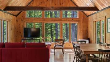 Villa, 4 Bedrooms | Living area