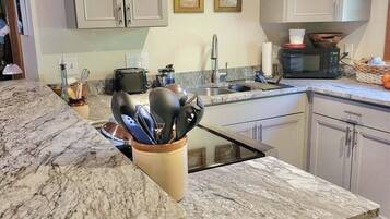 Villa, 3 Bedrooms | Private kitchen | Fridge, oven, coffee/tea maker, toaster