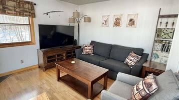 Cabin, 3 Bedrooms | Living area