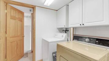 Cabin, 3 Bedrooms | Interior