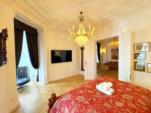2 slaapkamers, een strijkplank/strijkijzer, internet, beddengoed