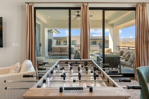 Casa, varias habitaciones | Sala de juegos