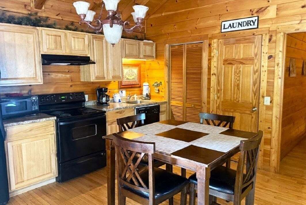 Cabin, 2 Bedrooms | Private kitchen | Fridge, oven, coffee/tea maker, toaster