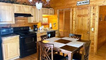 Cabin, 2 Bedrooms | Private kitchen | Fridge, oven, coffee/tea maker, toaster