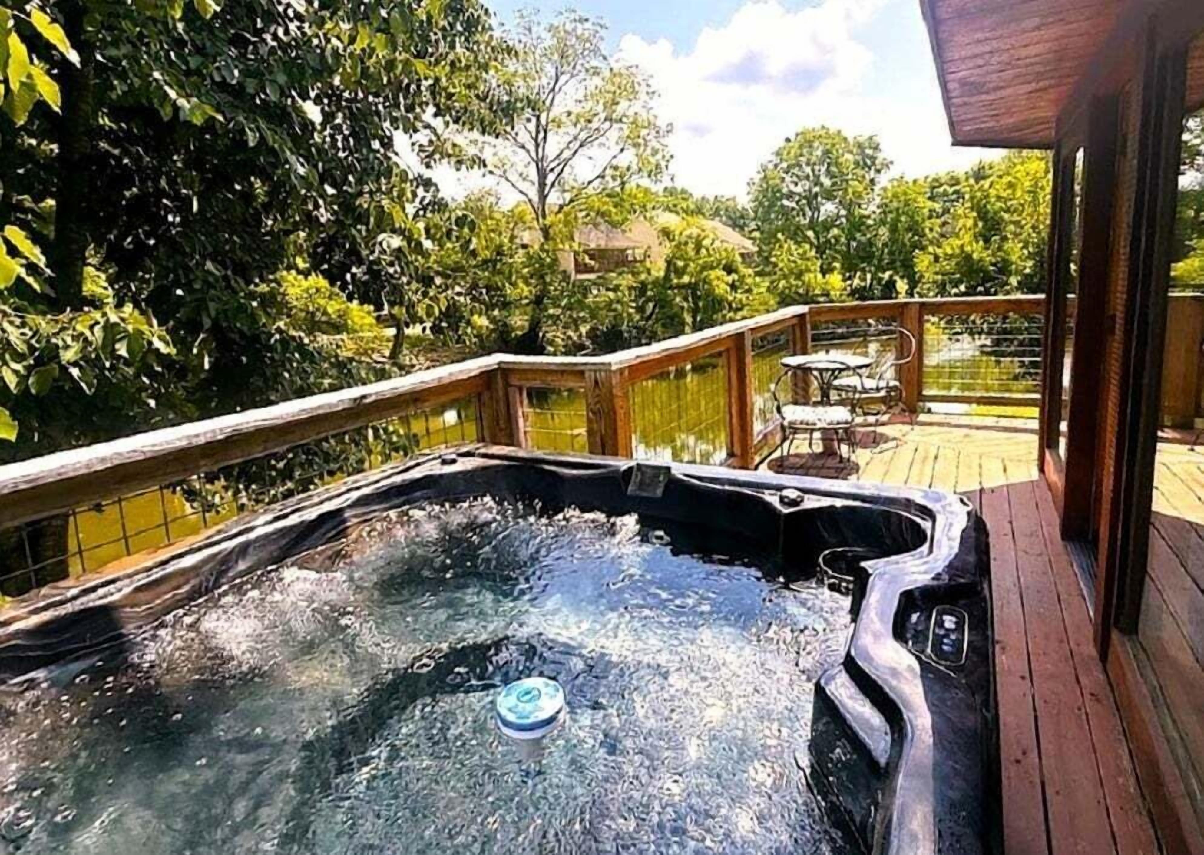 Cabane, 2 chambres | Bain à remous extérieur