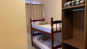 Desk, iron/ironing board, free WiFi, bed sheets - Pousada Santa Inês (Cachoeira Paulista)
