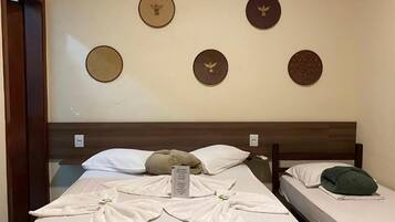 Chambre Familiale | Bureau, fer et planche Ă repasser, Wi-Fi gratuit, draps fournis