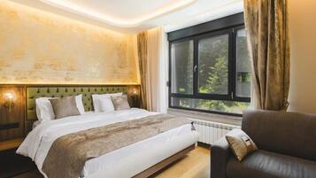 Deluxe Single Room, 1 King Bed with Sofa bed | In-room safe, soundproofing, iron/ironing board, free WiFi