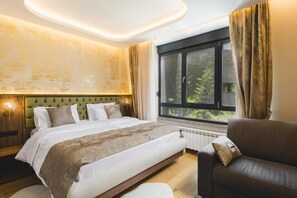 Chambre Simple Deluxe, 1 très grand lit et 1 canapé-lit