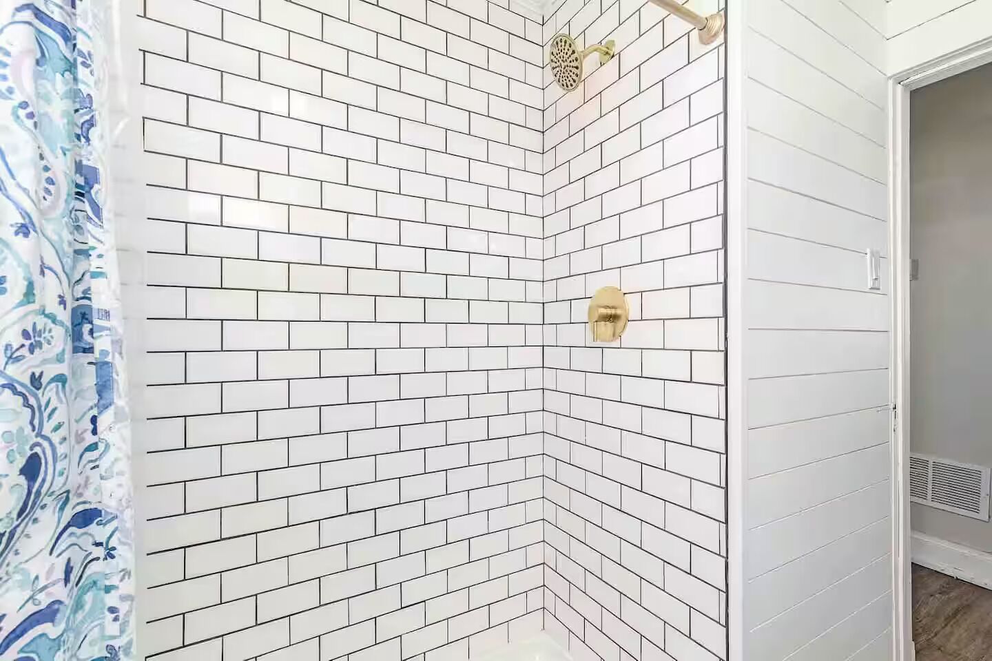 Dusche, Handtücher, Seife, Toilettenpapier