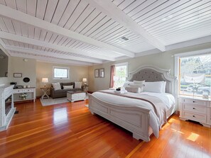 5 bedrooms, desk, iron/ironing board, free WiFi - New Property! Vintage Terrace (Carlton)