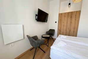 1 bedroom, iron/ironing board, free WiFi, bed sheets - Comfortable Apartment | Close to Wiener Stadthalle (Wien)