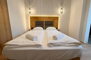 1 bedroom, iron/ironing board, free WiFi, bed sheets - Comfortable Apartment | Close to Wiener Stadthalle (Wien)