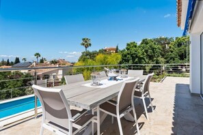 Outdoor dining - Marvelous 5-bedroom villa with AC in Marbella (Marbella)
