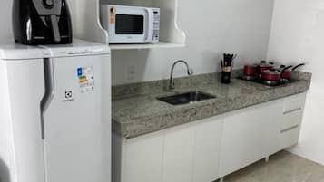 Apartamento conforto, vista para a piscina | Cozinha privada