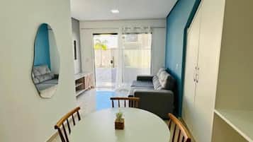 Deluxe Apartment, Beach View | Interior