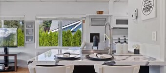 Evergreen Escape; SELF check in, FREE parking