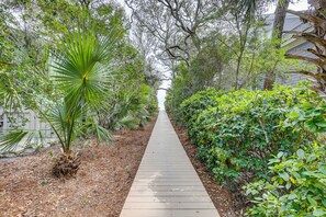 Property grounds - **NEW LISTING** Oceanside 5 Bedroom Home - Private Pool/Spa & Beach Boardwalk (Hilton Head Island)