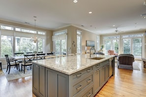 Interior - **NEW LISTING** Oceanside 5 Bedroom Home - Private Pool/Spa & Beach Boardwalk (Hilton Head Island)