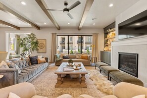 TV, books - The Boardwalk: Private Pool + Desert Color Lagoon (St. George)