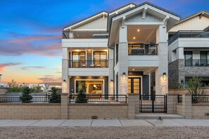 Exterior - The Boardwalk: Private Pool + Desert Color Lagoon (St. George)