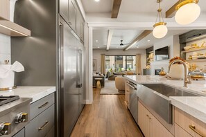 Fridge, microwave, oven, stovetop - The Boardwalk: Private Pool + Desert Color Lagoon (St. George)