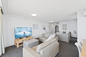 Living area - Premium 2-Bed 2-Bath Peninsula Apartment | Best Ocean + City Views in surfers (Surfers Paradise)