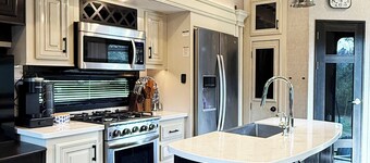 Welcome to the Lakeside RV Cottage