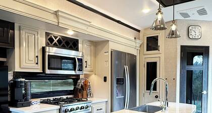 Welcome to the Lakeside RV Cottage