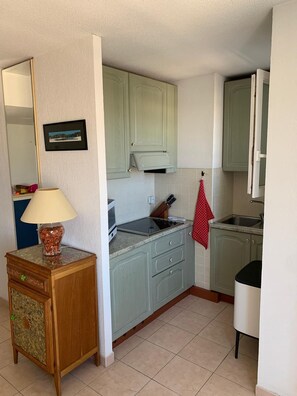 Fridge, microwave, stovetop, dishwasher - Mer à 5 minutes et vue splendide! (Nice)