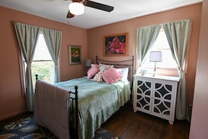 4 bedrooms, desk, iron/ironing board, travel crib