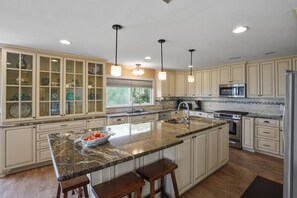 Private kitchen - Saltwater Pool, Bayfront Views & Coastal Comfort at Bay Beauty (Port St. Joe)