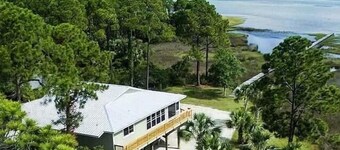 Heated Saltwater Pool, Bayfront Views & Coastal Comfort at Bay Beauty