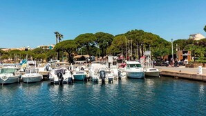 A marina with several boats docked, surrounded by trees and buildings. - Beautiful villa in the trees with air-con and pool (Les Arcs)