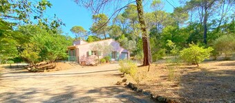 Beautiful villa in the trees with air-con and pool