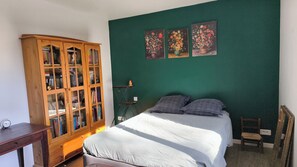 2 chambres, fer et planche à repasser, Wi-Fi gratuit, draps fournis