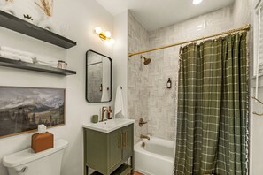 Bathroom - Cozy 2 BR Wellness Cabin in Bailey, Yoga, Sauna, Mountain Views (Bailey)