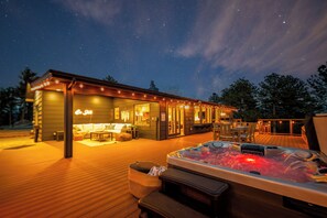 Outdoor dining - Cozy 2 BR Wellness Cabin in Bailey, Yoga, Sauna, Mountain Views (Bailey)