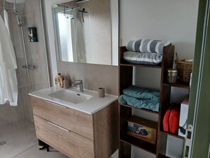 Bathroom - Vrbo Property (Vallon-Pont-d'Arc)