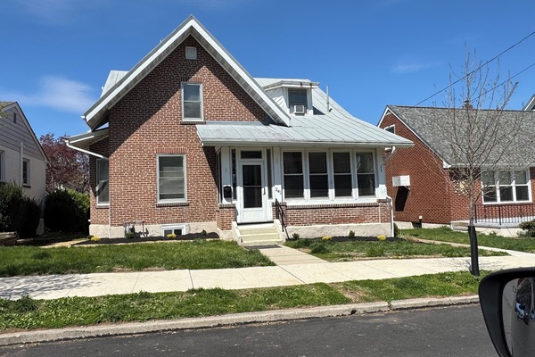 Quiet street single-family home, 4 beds, nursery, off-street parking.