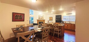 Dining - River Run Retreat at Seaside Beach (Seaside)