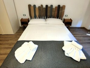 2 bedrooms, iron/ironing board, free WiFi, bed sheets - Portovenere Gem: Stay a stone's throw from St. Peter's Church ⚓, ✨, 🌊 (Portovenere)